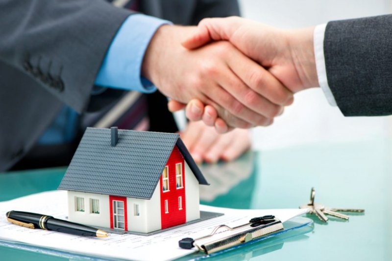 A Real Estate Agent Has Experience And Education In The Market