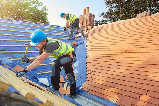 4 Reasons to Hire Professionals for the Roofing Job